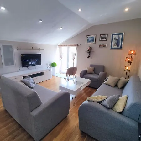 Sunset View - Cozy With Stunning Panoramic View Apartment