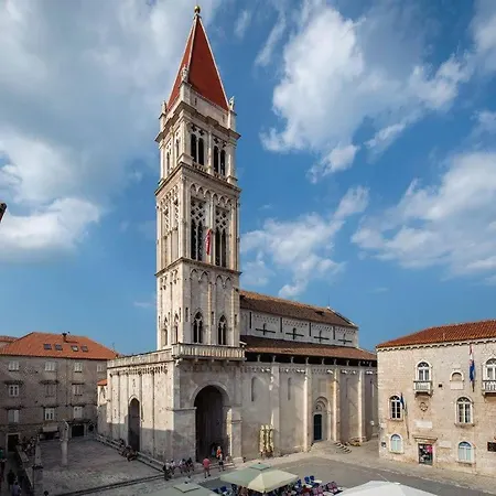 Sunset View - Cozy With Stunning Panoramic View تروغير