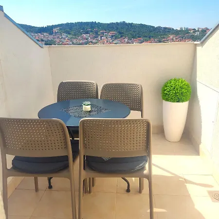 Sunset View - Cozy With Stunning Panoramic View 아파트 트로기르